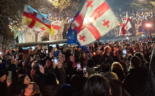 აქციის მონაწილეები შობას რუსთაველის გამზირზე შეხვდნენ