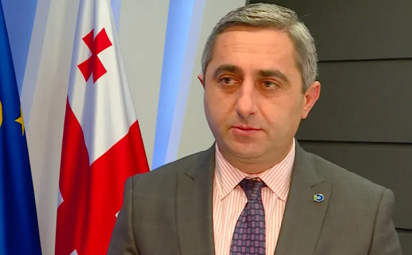 მედიის ცნობით, შემოსავლების სამსახურის უფროსის ყოფილი მოადგილე ვლადიმერ ხუნდაძე დააკავეს, ციხიდან გათავისფლდა მისი ძმა - კობა ხუნდაძე