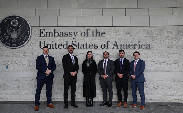 საქართველოში ვიზიტით მყოფი აშშ-ის კონგრესის თანამშრომლები ოპოზიციური პარტიის ლიდერებს ხვდებიან