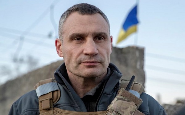 დაბომბვის შედეგად გათბობის სისტემის მასშტაბური გამორთვის გამო, ვიტალი კლიჩკო მოსახლეობას მოუწოდებს, დროებით დატოვონ კიევი