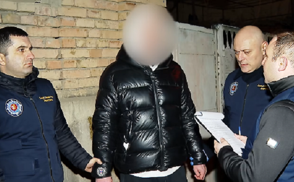 განსაკუთრებით დიდი ოდენობით ნარკოტიკული საშუალების უკანონო შეძენა-შენახვისა ბრალდებით 1 პირი დააკავეს