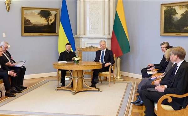 ვოლოდიმირ ზელენსკი გიტანას ნაუსედას შეხვდა