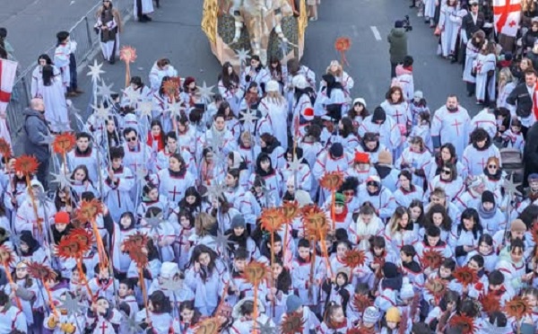 თბილისში საშობაო ალილოს მსვლელობა გაიმართა