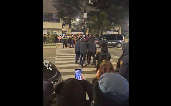 ირანის საელჩოსთან აქციის მონაწილე დააკავეს