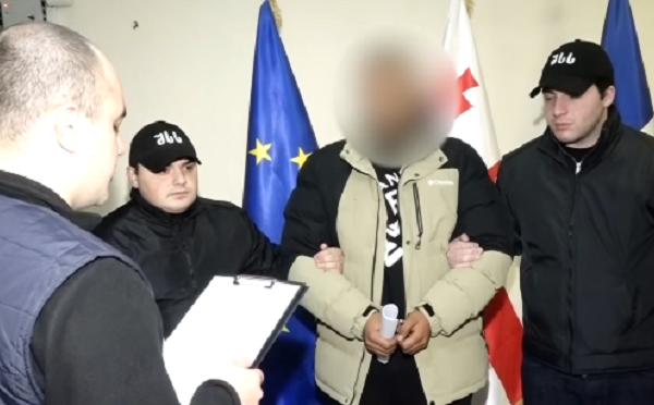 ისრაელის მოქალაქე, რომელმაც გმირთა მოედნის მიმდებარედ, გვირაბში აკუსტიკური იარაღიდან რამდენჯერმე გაისროლა, დააკავეს და საქართველოდან გააძევეს