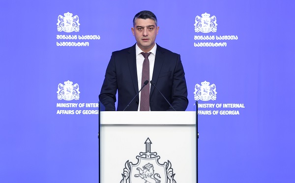 დაკავებულია დანაშაულებრივი ჯგუფის 6 წევრი, მათ შორის ლიდერი, რომლებიც სასურსათო მაღაზიებს ქურდავდნენ და ნივთებს, წინასწარი შეთანხმებით, სავაჭრო ობიექტებში აბარებდნენ - შსს