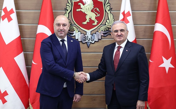 შინაგან საქმეთა მინისტრის პირველი მოადგილე რონი მესხი თურქ კოლეგას შეხვდა