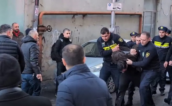 თავი მეგონა ერაყში, ბრძოლის ველზე და პანიკაში ვიყავი - 51-ე სკოლასთან დაკავებულ კაცს პატიმრობა შეეფარდა