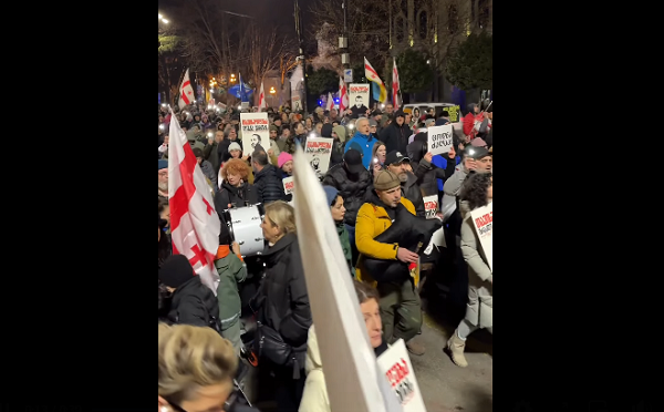 „დაიცავი განათლება“  - მარში პარლამენტთან მივიდა