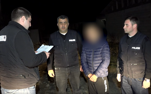 გორში ცეცხლის წაკიდებით სხვისი ნივთის განადგურებისა და მუქარის ბრალდებით 2 პირი დააკავეს