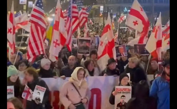 „დაიცავი განათლება“ - ფილარმონიიდან პარლამენტისკენ მსვლელობა იმართება