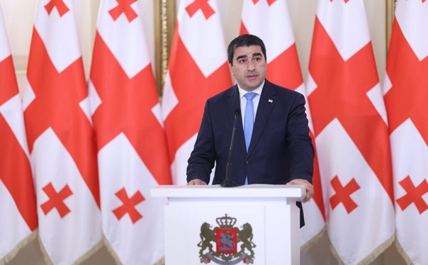 შენს ქვეყანას როცა ებრძვი, რა თქმა უნდა, ამ ქვეყნის მოწინააღმდეგე და მტრული პოლიტიკის გამტარებელი ხარ, მოღალატეობა ჰქვია, როცა სხვაგან გარბიხარ, რათა უცხო გამოიყენო შენის წინააღმდეგ - შალვა პაპუაშვილი