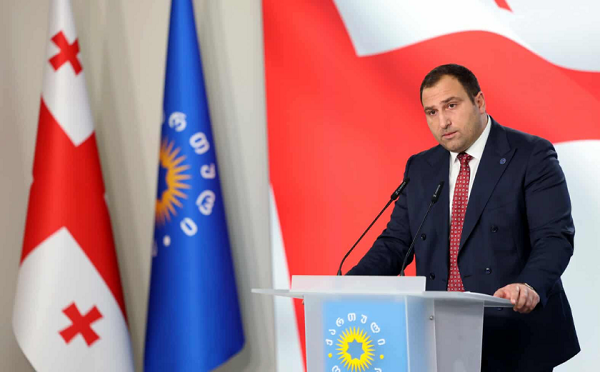 ღიმილისმომგვრელი და არასერიოზულია ზურაბიშვილზე რაიმე კომენტარის გაკეთება, ჯერ პრეზიდენტის შტანდარტით დარბოდა, შემდეგ შეიძლება, დედოფლობაც უნდოდა - ირაკლი კირცხალია