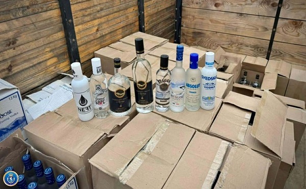 საგამოძიებო სამსახურმა განსაკუთრებით დიდი ოდენობით უაქციზო ალკოჰოლის უკანონო შენახვა-გადაზიდვის ფაქტზე ორი პირი დააკავა