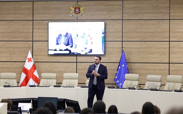 არჩევნების საერთაშორისო დღესთან დაკავშირებით საარჩევნო ადმინისტრაციამ ახალგაზრდებთან შეხვედრები გამართა