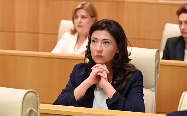 დიახ, გიორგი გახარიამ გაათავისუფლა გივი მიქანაძე იმის გამო, რომ პოლიციის აკადემიის აუზზე შედიოდნენ ირაკლი კობახიძის ოჯახის წევრები, როცა რიგითი პოლიციელები ვერ იყენებდნენ ამ სერვისს - ტატა ხვედელიანი