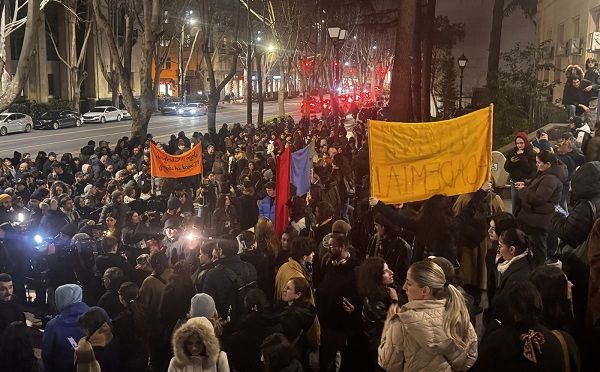 მოვითხოვთ, გადაწყვეტილების მიმღები პირები დაუყოვნებლივ შეხვდნენ საუნივერსიტეტო საზოგადოებას - ილიას სახელმწიფო უნივერსიტეტი განცხადებას ავრცელებს