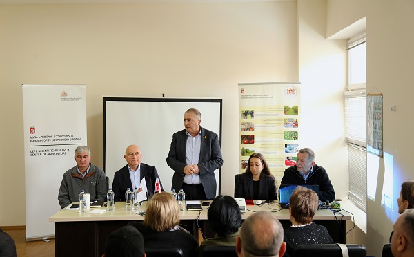 მუხურის მეფუტკრეობის ბაზაზე სანაშენე მეურნეობის სამართლებრივ საკითხებზე სემინარი გაიმართა