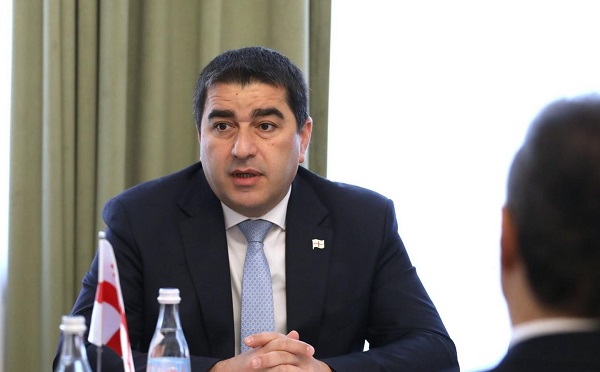 ჩავუგდებ რუკას ბრიტანეთის და გერმანიის ელჩებს, სად გადის ფრონტის ხაზი, ჩასვან თავისი ჯარისკაცები სანგრებში და იომონ​ - შალვა პაპუაშვილი