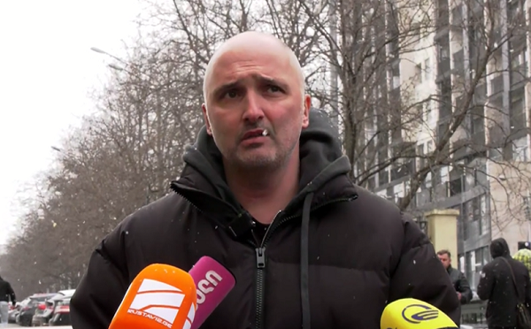 ლიფტში, დანით ხელში ნამდვილად ჩემი შვილია, იმ ვიდეოებში არ არის - გიგა ავალიანის მკვლელობის საქმეზე დაკავებული არასრულწლოვნის მამა