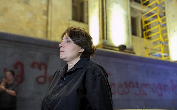 განათლებას აუქმებენ - არც ფულს დავხარჯავთ ამაში და არც თქვენი ცოდნის ატანა შეგვიძლიაო, ყველამ უნდა დავიცვათ ქვეყანა ამ ურდოსგან - ელენე ხოშტარია