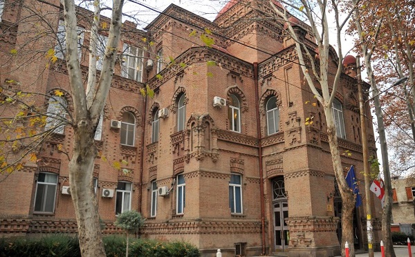 განათლების სამინისტროში თსუ-სა და სტუ-ს პროფესორ-მასწავლებლები მინისტრ გივი მიქანაძეს ხვდებიან