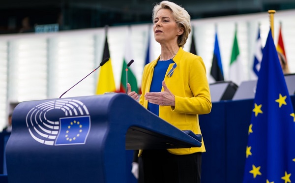 რუსეთის სრულმასშტაბიანი ომის დაწყებიდან ოთხი წლის შემდეგ, უკრაინის დროშის ფერები უფრო კაშკაშაა, ვიდრე ოდესმე - ურსულა ფონ დერ ლაიენი