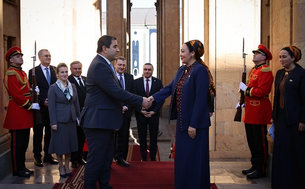 შალვა პაპუაშვილი თურქმენეთის მეჯლისის თავმჯდომარეს შეხვდა