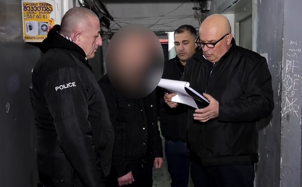 პოლიციამ ჯგუფური ძალადობის ორგანიზებისა და მასში მონაწილეობის ბრალდებით სამი პირი დააკავა