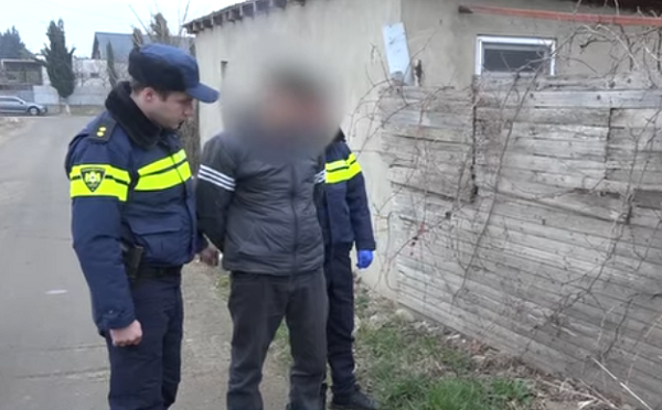 საპატრულო პოლიციამ სარეალიზაციოდ დაფასოებული 30 შეკვრა ნარკოტიკი ამოიღო - დაკავებულია 1 პირი