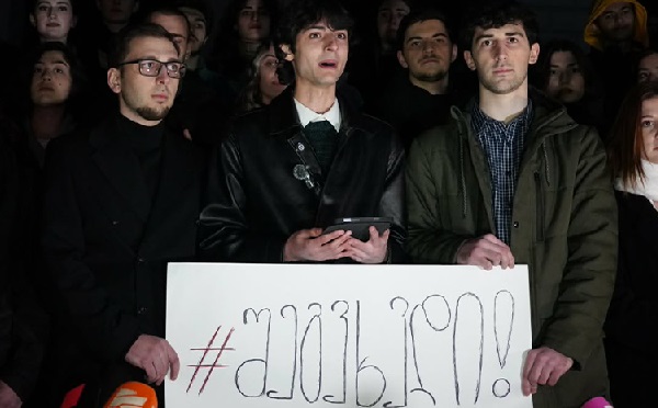 ვაცხადებთ მზადყოფნას, უახლოეს დღეებში, თბილისის სახელმწიფო უნივერსიტეტში შევხვდეთ განათლების მინისტრს, გივი მიქანაძეს - სტუდენტები