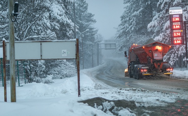 თბილისის შემოერთებულ ტერიტორიებზე თოვს და გზები ინტენსიურად იწმინდება - მერია