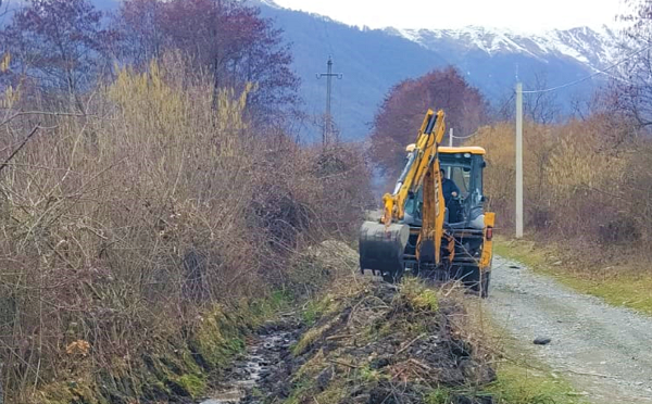 ყვარლის მუნიციპალიტეტში ფიქალების სარწყავი არხის გაწმენდითი სამუშაოები მიმდინარეობს