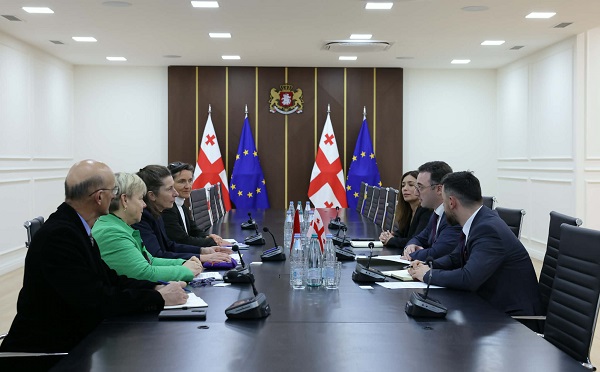 გარემოს დაცვისა და სოფლის მეურნეობის მინისტრი დავით სონღულაშვილი შვეიცარიის კონფედერაციის ელჩს საქართველოში ჰაიდი გრაუს შეხვდა