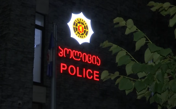 თბილისში დააკავეს ყაზახეთის მოქალაქე, რომელმაც არასრულწლოვანი ბასრი საგნით დაჭრა