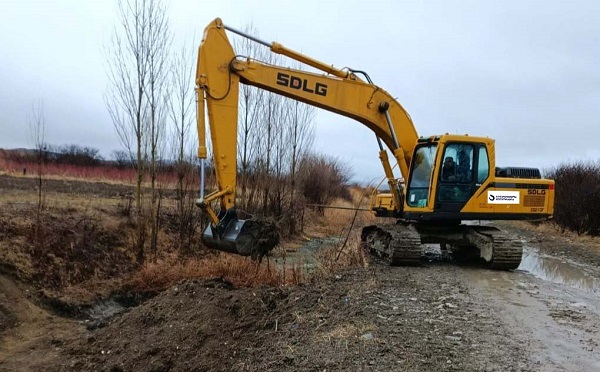 გორის მუნიციპალიტეტის სოფელ ზერტში  ტირიფონის მაგისტრალური არხი იწმინდება