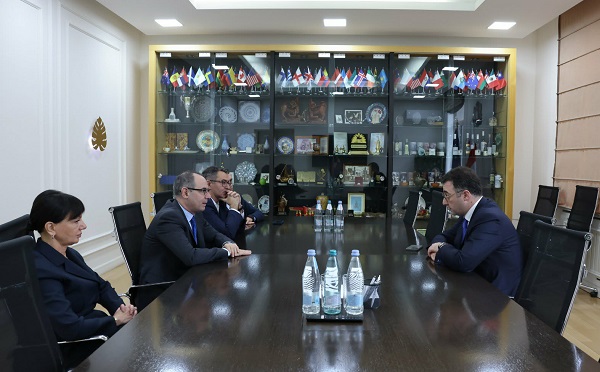 დავით სონღულაშვილი წყლის მართვის ესპანური კომპანიის Aqualia და „ჯორჯიან უოთერ ენდ ფაუერის“ (GWP) წარმომადგენლებს შეხვდა