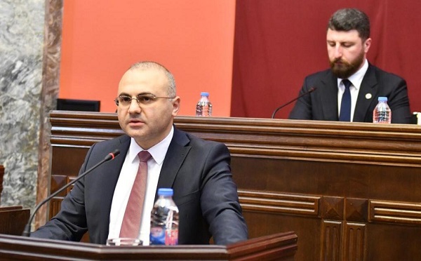 ანალოგიური პრეცედენტი არ იძებნება და, ალბათ, ლოგიკურიც არის, რომ აქამდე არცერთ სახელმწიფოს არ გასჩენია სურვილი, სხვა სახელმწიფოს იურისდიქციაში შეჭრილიყო - ბექა ძამაშვილი