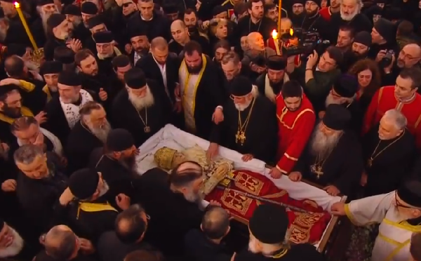 ილია მეორე სამების საკათედრო ტაძარში დაასვენეს