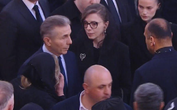 სამების ტაძარში ბიძინა ივანიშვილი ოჯახთან ერთად მივიდა