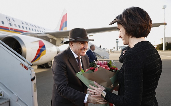 საქართველოში ნიკოლ ფაშინიანის ვიზიტი დაიწყო