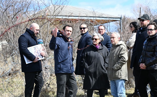 ლევან მახაშვილი და ეუთო-ს საპარლამენტო ასამბლეის პრეზიდენტი საოკუპაციო ხაზთან, სოფელ ხურვალეთში იმყოფებოდნენ