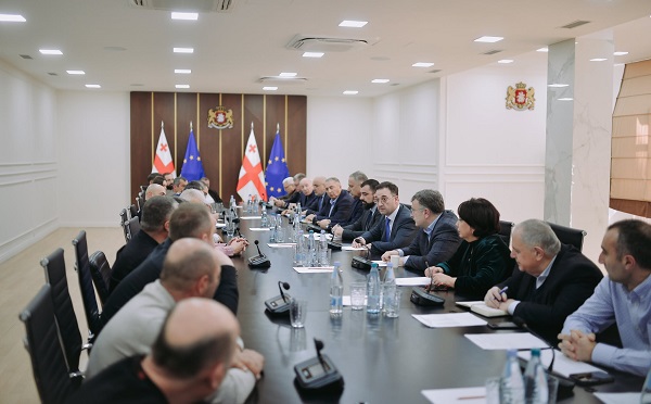 დავით სონღულაშვილი ვაშლის მწარმოებელ ფერმერებს და ექსპორტიორებს შეხვდა