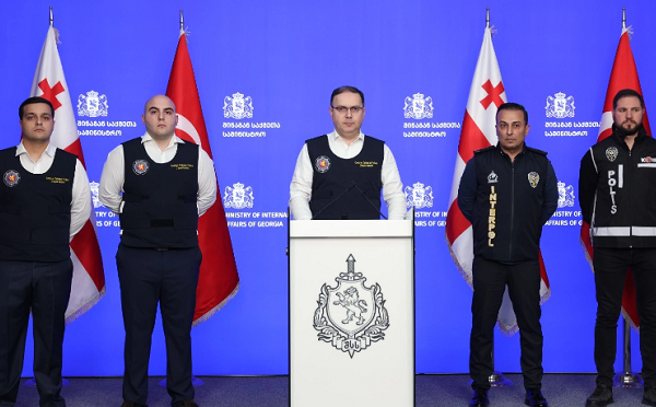 თურქ კოლეგებთან ერთად ჩატარებული საპოლიციო ღონისძიების შედეგად, დაკავებულია თურქეთის 14 მოქალაქე, რომელთა შორის არიან მძიმე და განსაკუთრებით მძიმე დანაშაულში ბრალდებულები - შსს