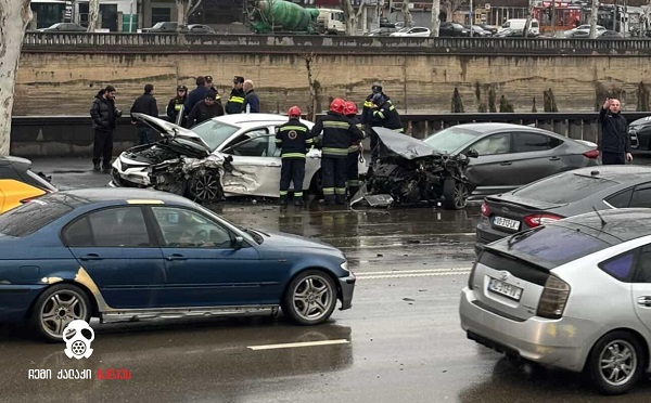 თბილისში, ავტოსაგზაო შემთხვევის შედეგად ერთი ადამიანი დაშავდა