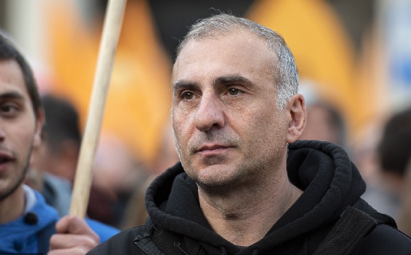 უარს ვამბობ ჩემი სახელის და გვარის გასათავისუფლებელი პატიმრების სიაში ჩაწერაზე, მოვუწოდებ ყველას, არ განმიხილოთ პოლიტიკური პატიმრების არანაირ სიაში - ალეკო ელისაშვილი