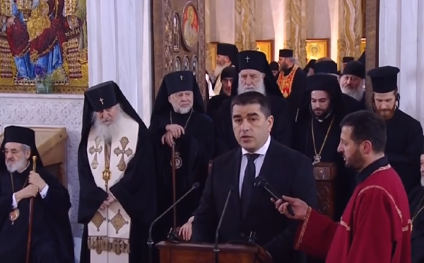 უფალმა ილია მეორე მოავლინა მარტო კაცად და ის უბრუნდება შემოქმედს მთელი ერით – ასე ხილულად, ასე ერთად, ასე გამთლიანებულად, როგორც ეს ამ დიდებულ დღეებში გაცხადდა - შალვა პაპუაშვილი