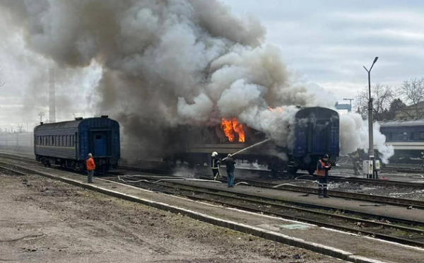 რუსები მიკოლაევში სამგზავრო მატარებელს თავს დაესხნენ
