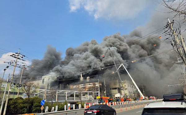 სამხრეთ კორეაში ავტონაწილების ქარხანაში გაჩენილ ხანძარს 14 ადამიანი ემსხვერპლა, 60 კი დაშავდა