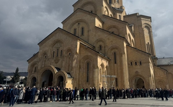 სამების საკათედრო ტაძრის მიმდებარე ტერიტორიაზე ავტომობილების მოძრაობა შეზღუდულია